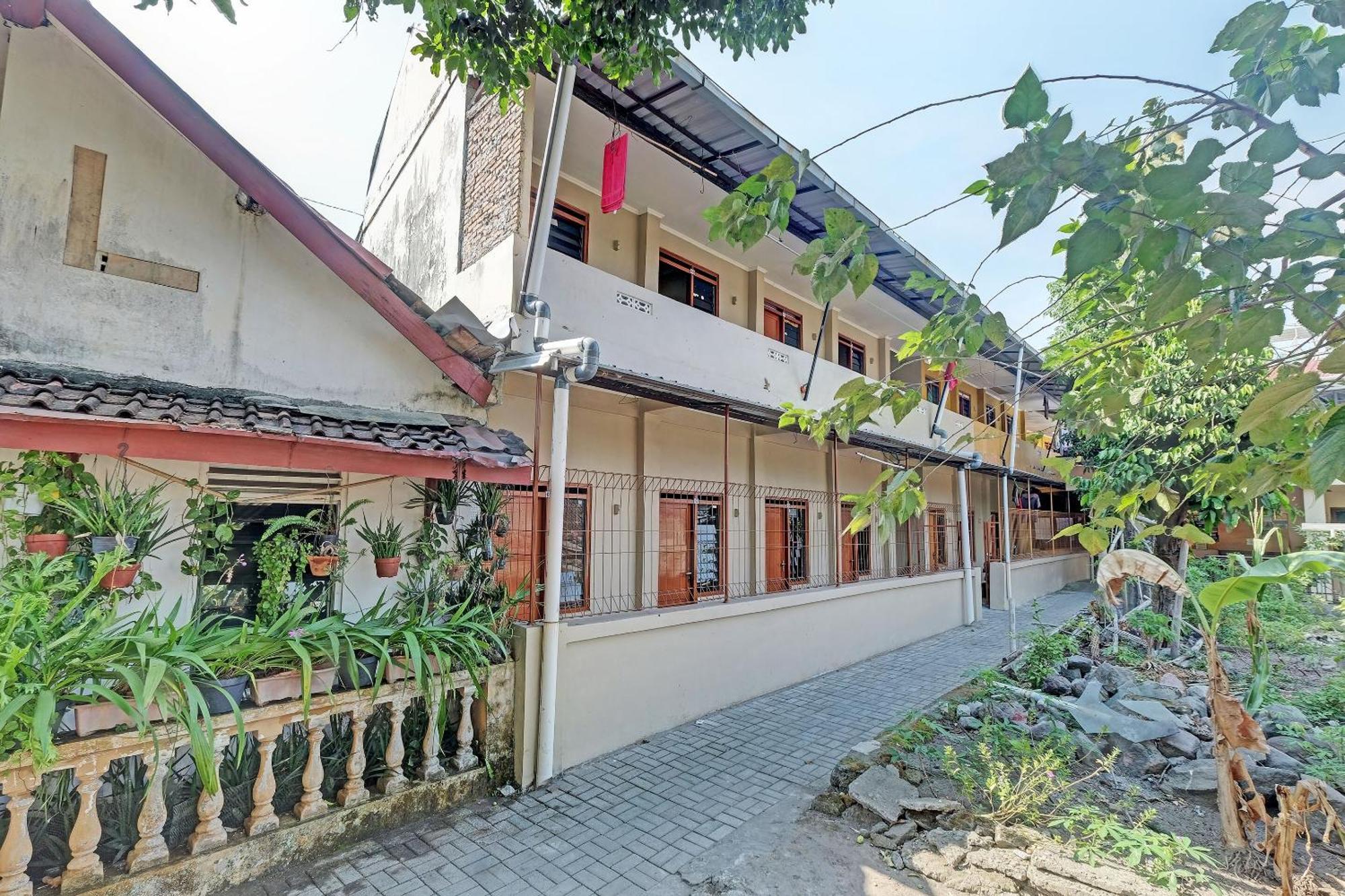 Spot On 92934 Nusantara Syariah Джокьякарта Экстерьер фото